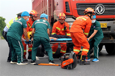 金秀沛县道路救援